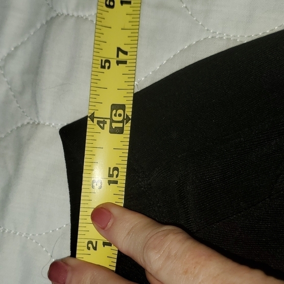 Chico's Travelers Short Black Elastic No Iron Dress Sz. 3P (16) Pants - Picture 5 of 7